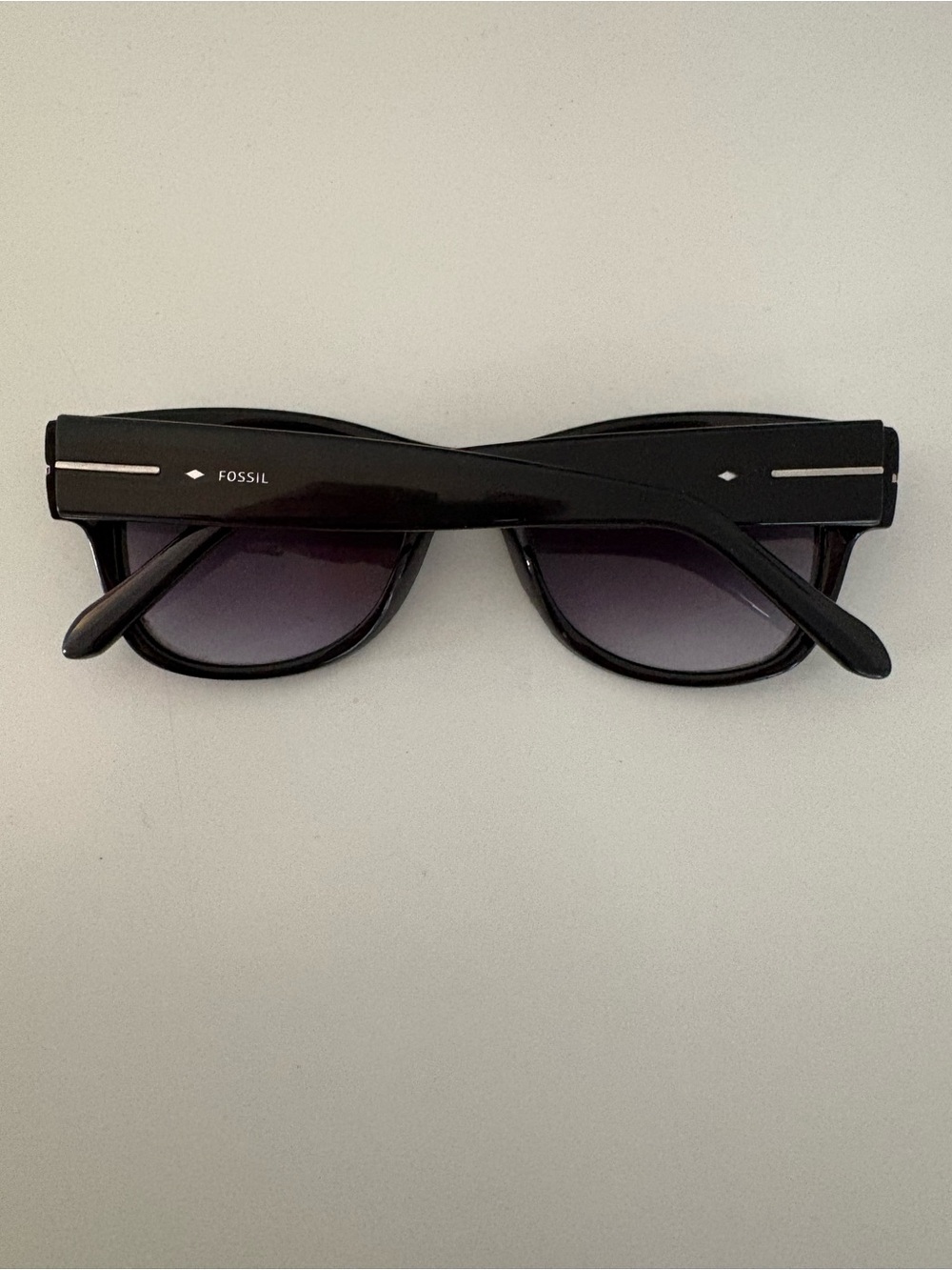 Fossil Black Sunglasses with Gradient Lenses